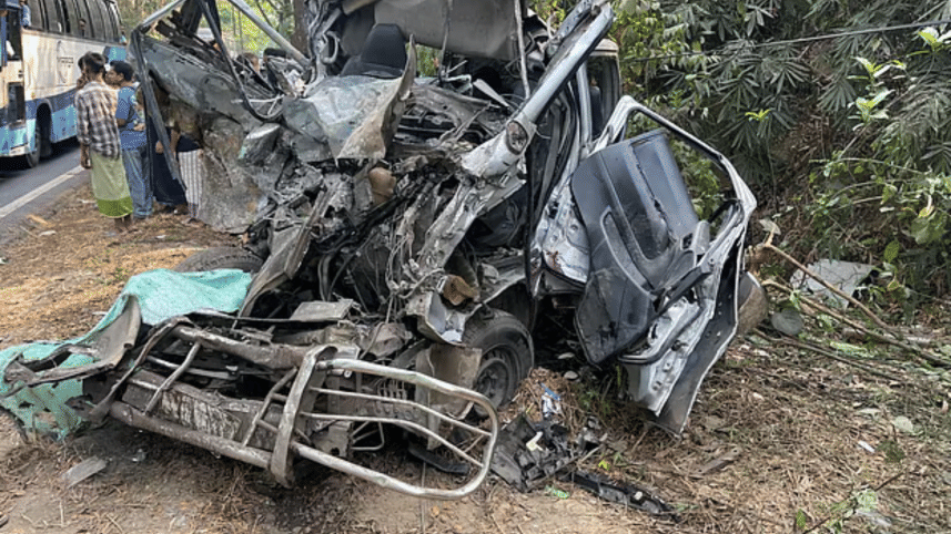 road accident on Dhaka-Chattogram highway