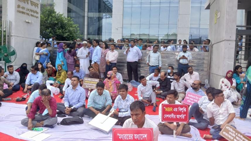 NBR officials pen down strike