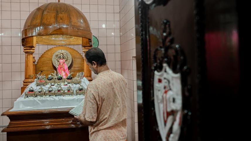 The people who make Durga Puja happen behind the scenes