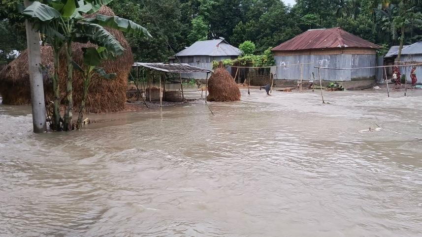 floods-hit-four-districts-2.jpg