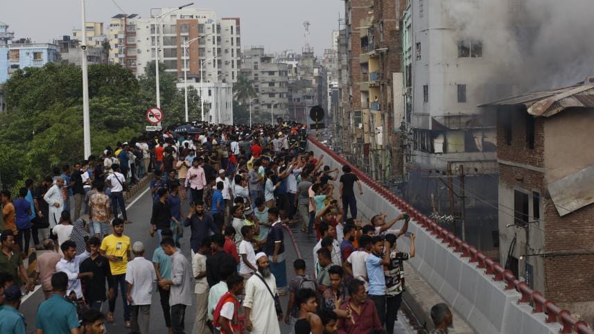 What makes bystanders ignore someone in danger?   