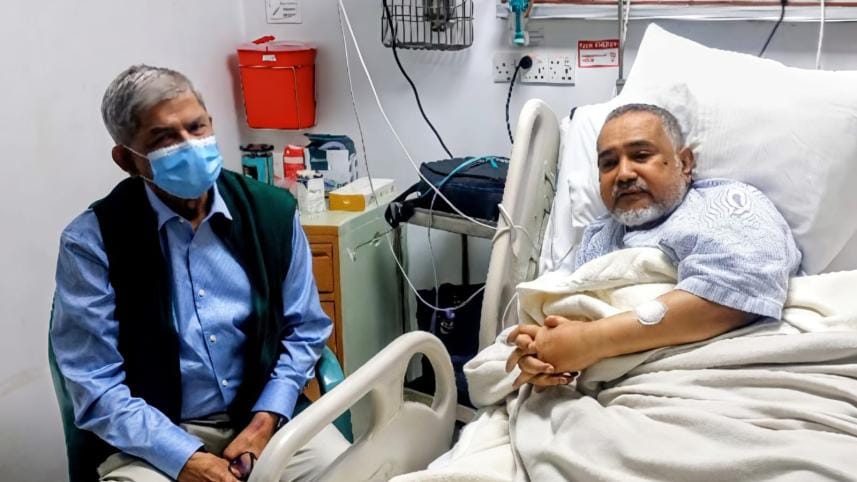 Mirza Fakhrul visits sick Jamaat leader Taher