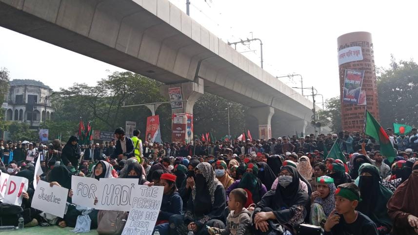 Women and children join Shahbagh sit-in for Hadi