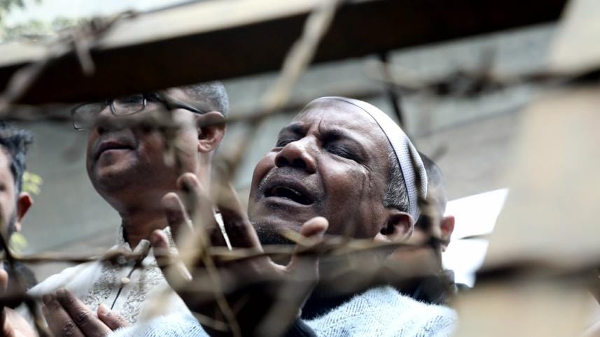 people gathering at Khaleda Zia grave Dhaka