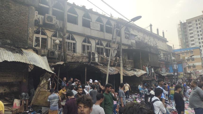 Bangabazar fire photo story_b360.jpg