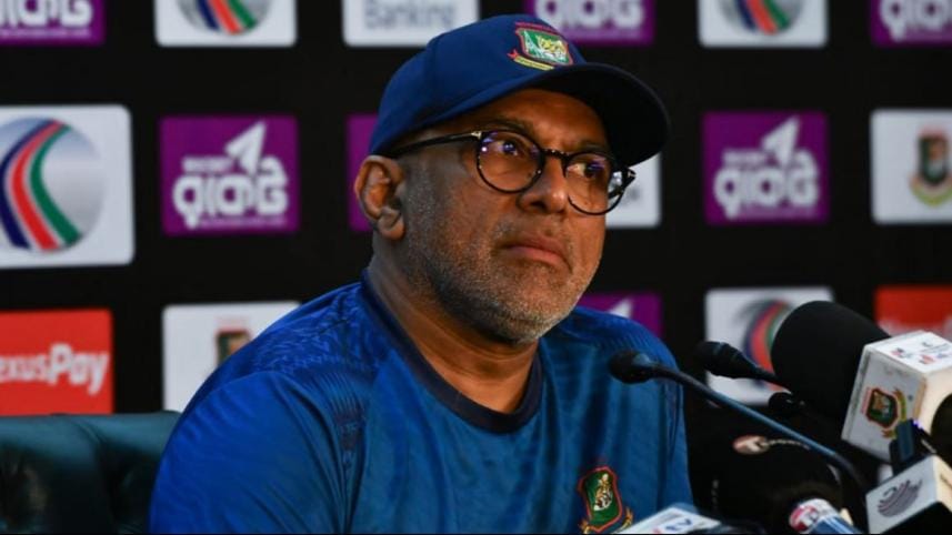 Special committee meets Hathurusingha.jpg