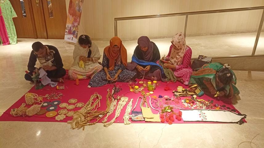 Breaking barriers through arts and crafts