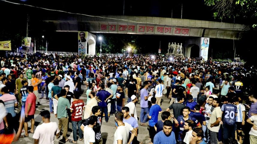 DU students return to halls after protest