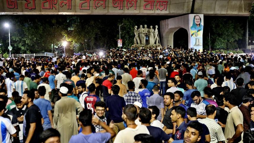 Students demonstrate on DU campus