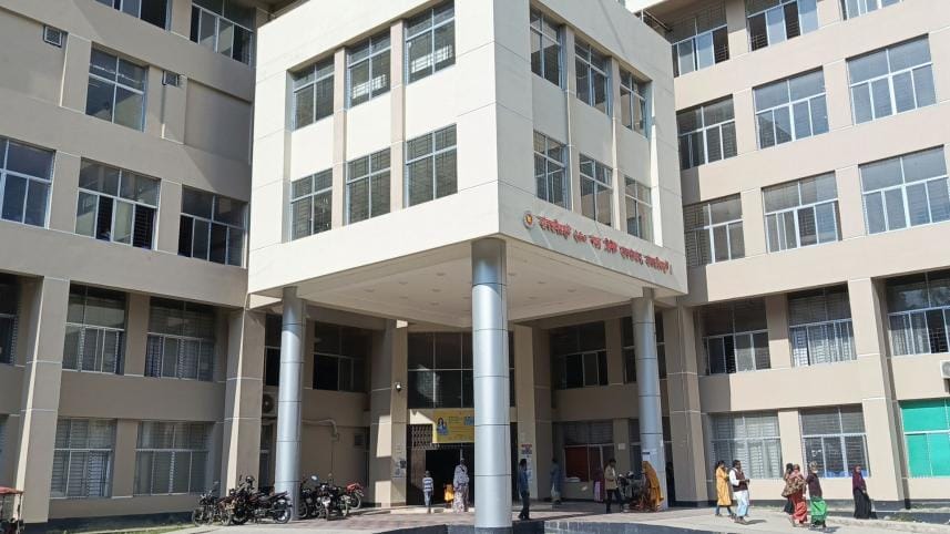 Old hospital building in bed crisis patients suffering on floor_82fe_1.jpg