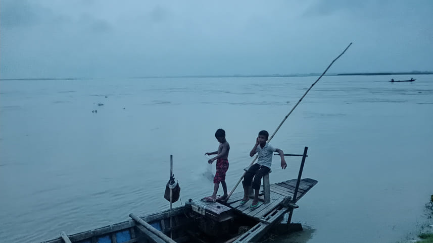 Brahmaputra Teesta water levels rising rivershoal people concern_749b.jpg