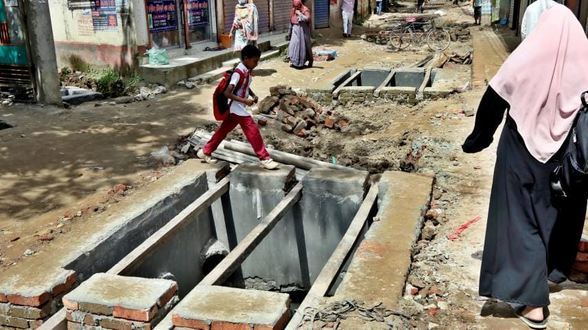 Poor condition of road at Kawla _caa4.jpg