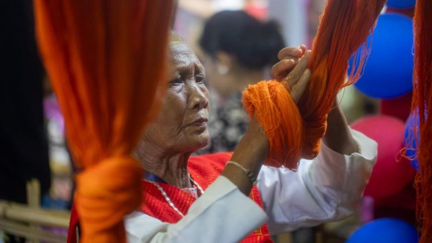 Kathina robe offering ceremony
