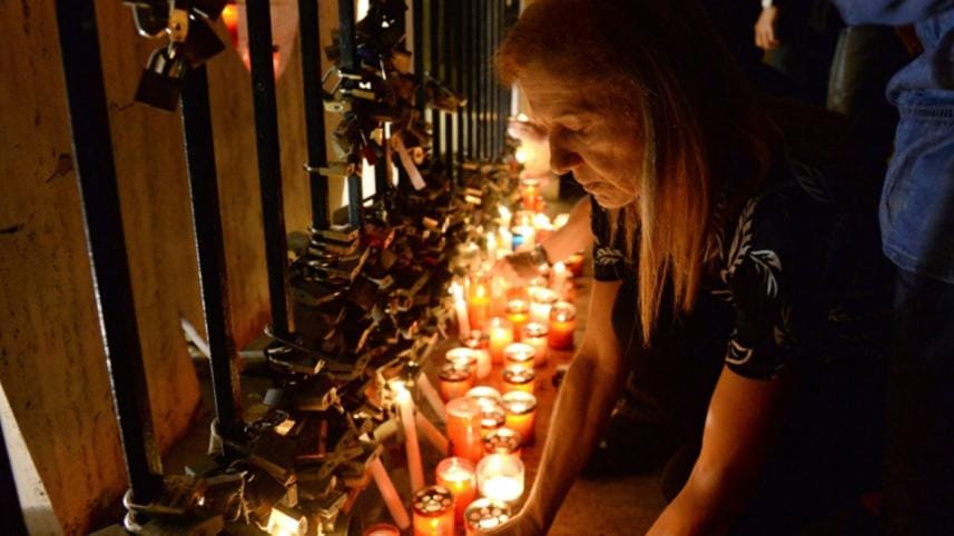 Car bomb kills Maltese journalist who exposed Panama paper link 