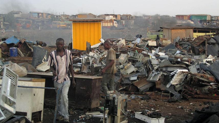 E-waste-pile--3WB.jpg