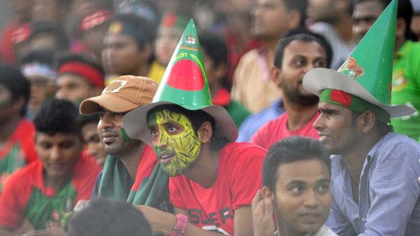 Fans-at-Mirpur-2.jpg-NS.jpg