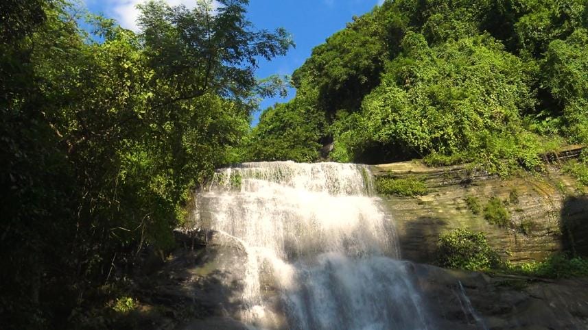 khoiyachora_waterfall.00_03_19_32.still007.jpg