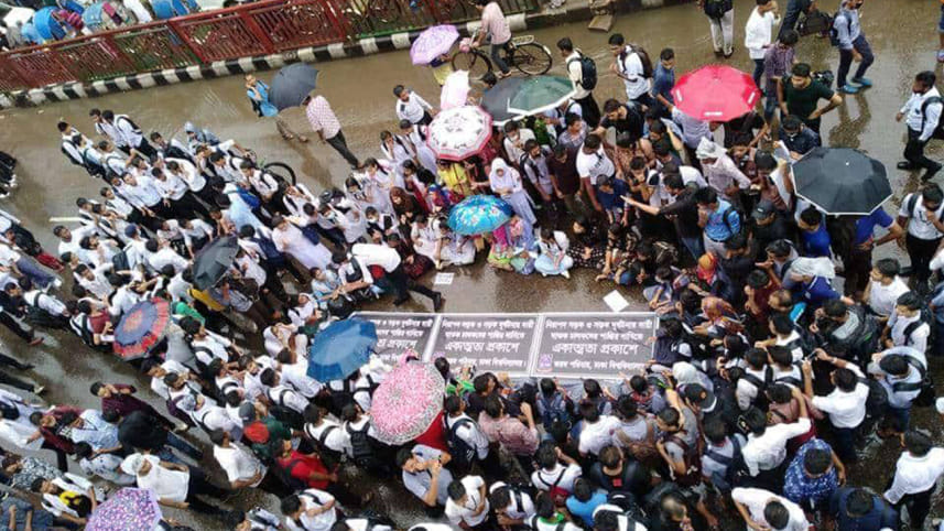 Students demo for safe road