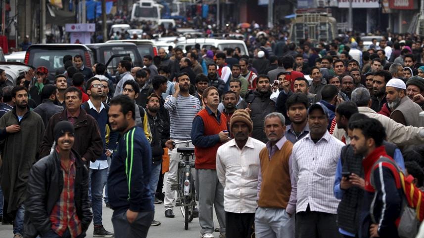 Srinagar-quake-reuters-wb.jpg