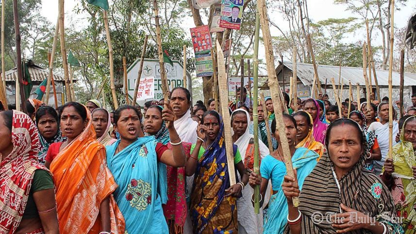 Women protest tea garden.jpg