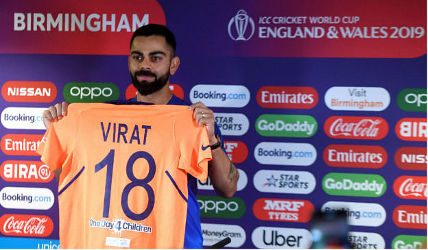 Fashionista Kohli Gives Thumbs Up To Indias Smart Orange Jersey The Daily Star 0002