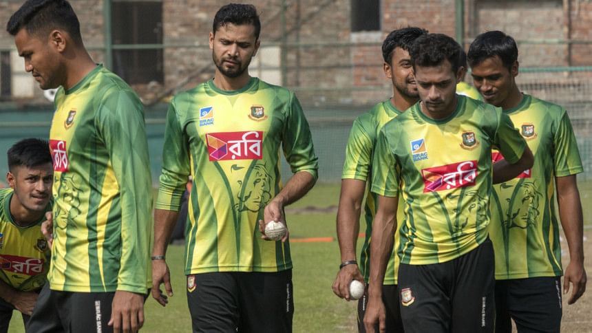 Mashrafe Bin Mortaza with pacers Mashrafe Bin Mortaza with pacers