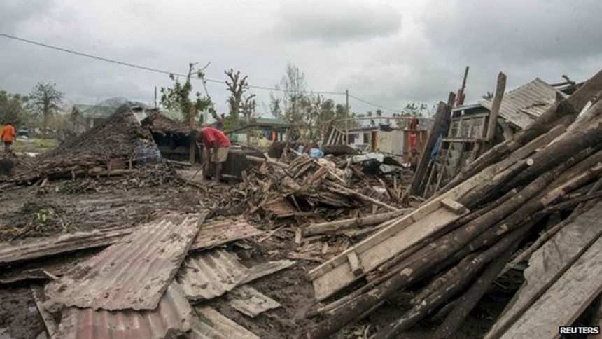 First aid reaches Vanuatu islands ravaged by Cyclone Pam