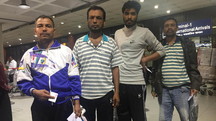 157 Bangladeshis return from Libya 157 Bangladeshis return from Libya