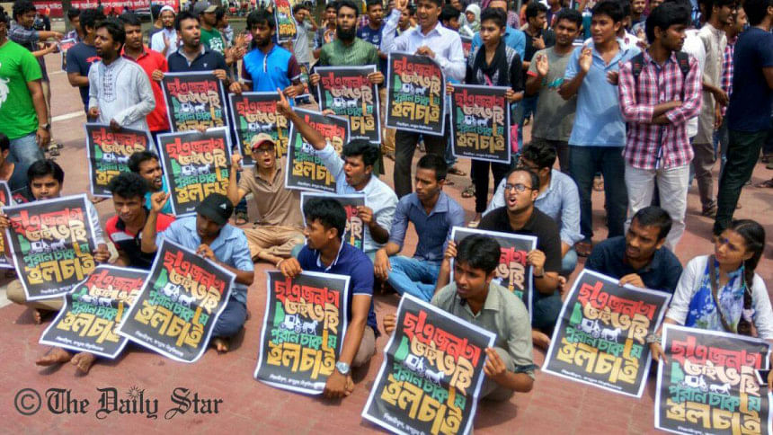 JnU students under BCL attack JnU students under BCL attack