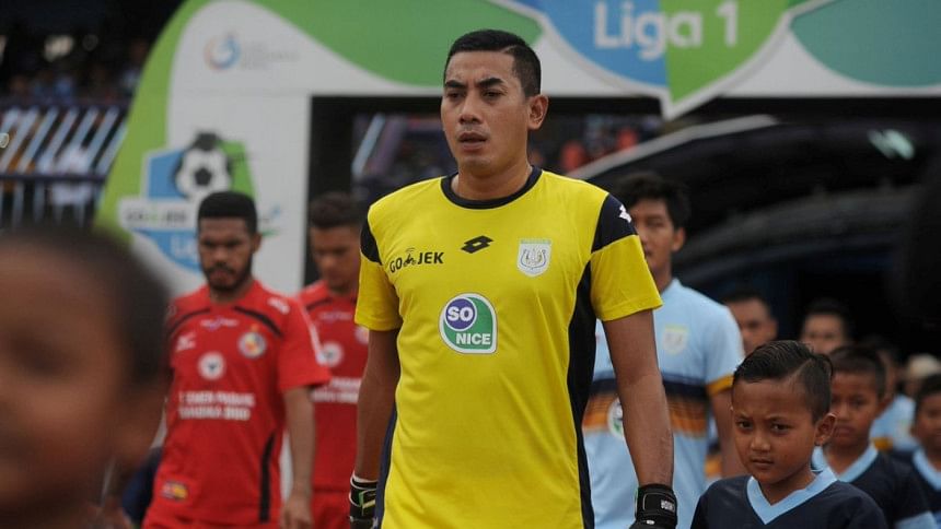 Indonesian goalkeeper die Indonesian goalkeeper die