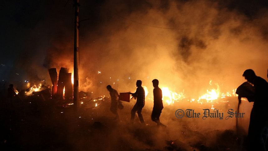 Fire breaks out at Nakhalpara Fire breaks out at Nakhalpara
