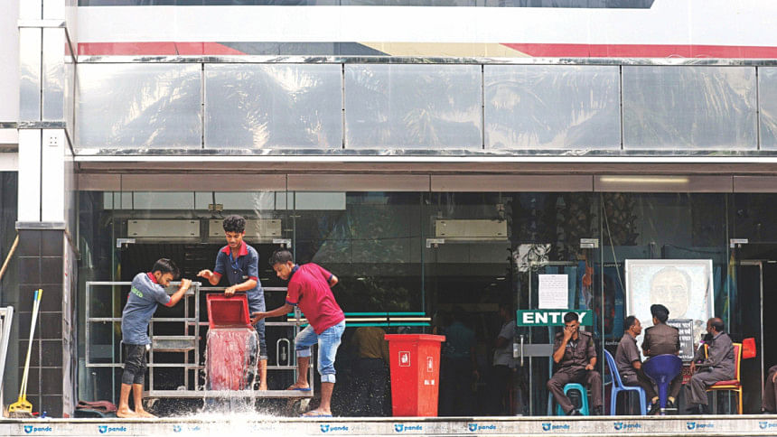 Fire at Bashundhara City Fire at Bashundhara City, Bashundhara City Shopping Complex, blaze in Bashundhara City