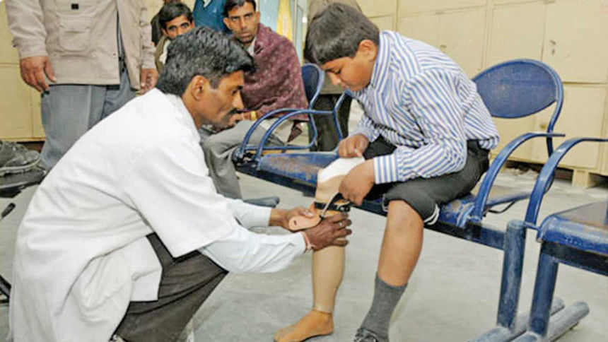 Jaipur Foot Provides 500 Free Prosthetic Limbs | The Daily Star