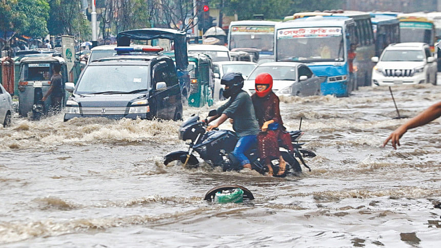 Heavy rain disrupts life in Dhaka | Daily Star