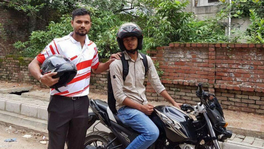 Mashrafe Bin Mortaza with UberMOTO Mashrafe Bin Mortaza with UberMOTO