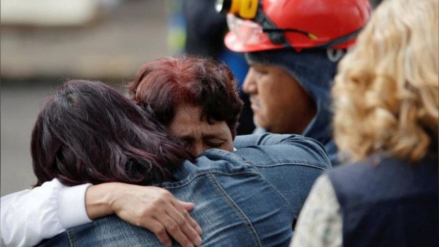 Mexico quake toll 361, 8 still missing in collapsed building The death toll from Mexico’s magnitude 7.1 earthquake rises to 361 after another casualty is confirmed in the capital, where a search continues at a collapsed seven-story office building in a central neighborhood.