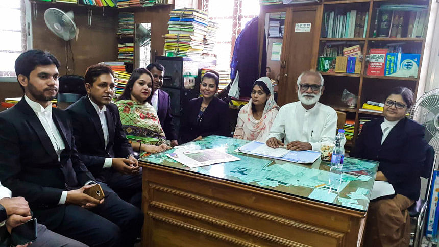 Ayesha Siddika Minni meets her lawyer in Dhaka Ayesha Siddika Minni meets her lawyer in Dhaka