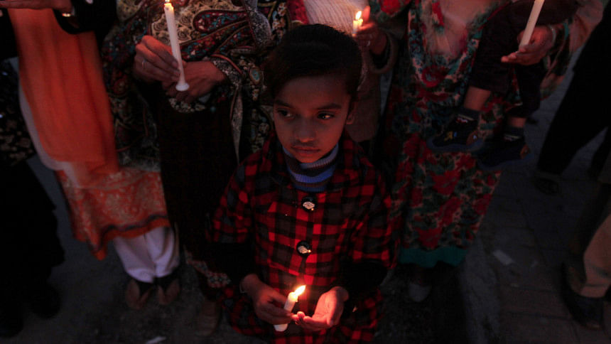 Taliban attacks in Pakistan kill 5 police officers, wound 10