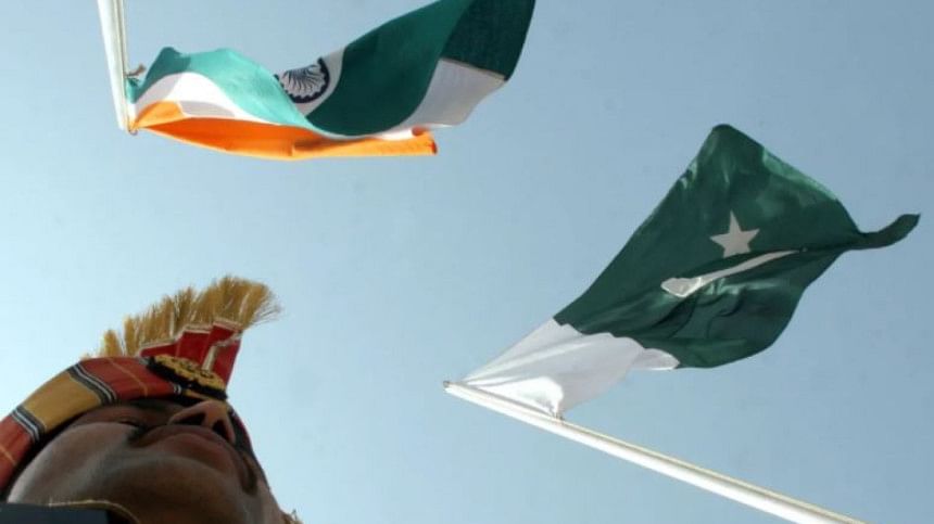 India says 'accidentally' fired a missile into Pakistan India says 'accidentally' fired a missile into Pakistan