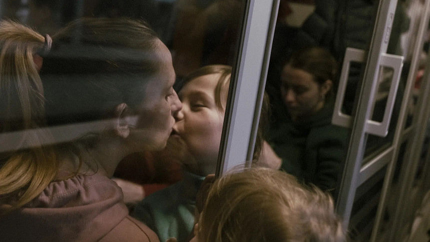 ismail-ferdous-ukraine-woman-child-kiss ismail-ferdous-ukraine-woman-child-kiss