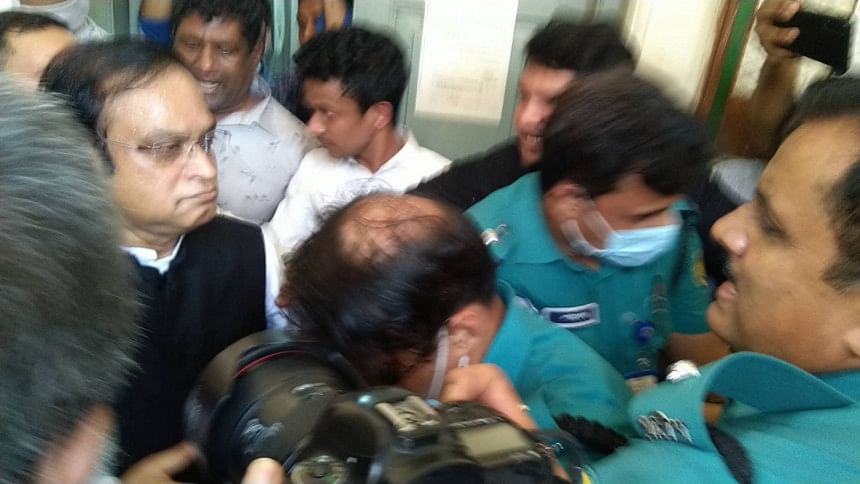 Haji Salim surrenders in court, Haji Salim sent to jail Haji Salim surrenders in court, Haji Salim sent to jail