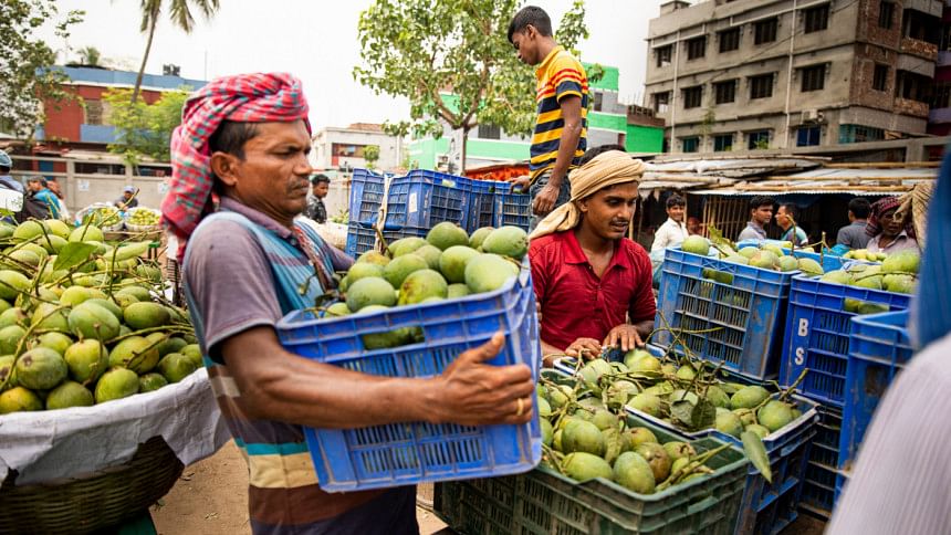 Finding quality mangoes in Dhaka Finding quality mangoes in Dhaka