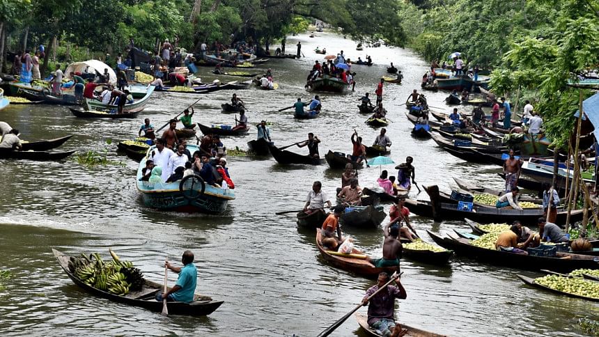 Your guide to the floating guava market of Bhimruli, Pirojpur Your guide to the floating guava market of Bhimruli, Pirojpur