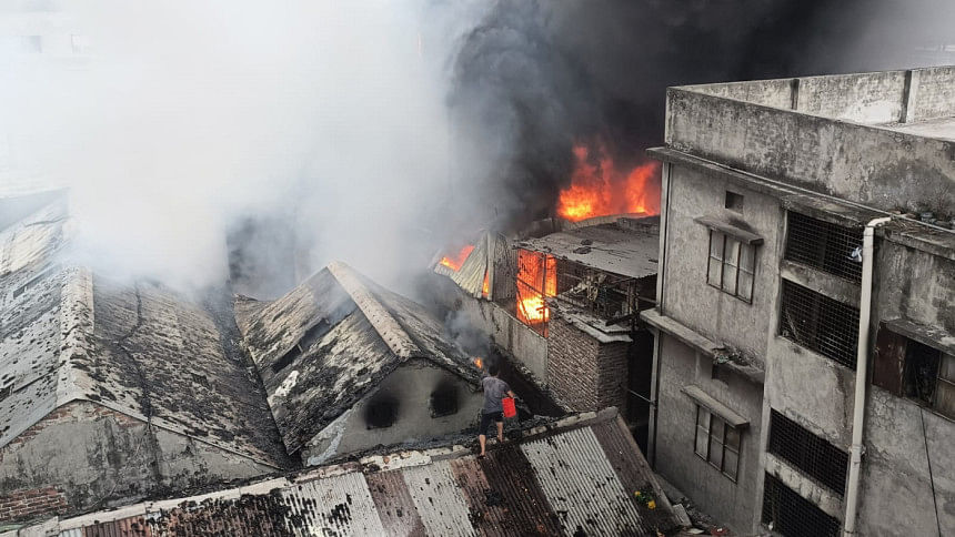 Fire breaks out in Old Dhaka polythene factory fire in Old Dhaka