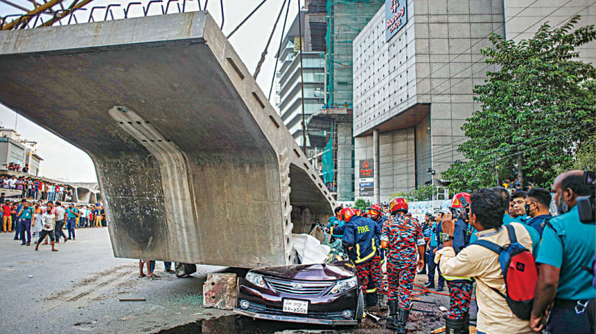 BRT girder falls on car in Uttara BRT girder falls on car in Uttara