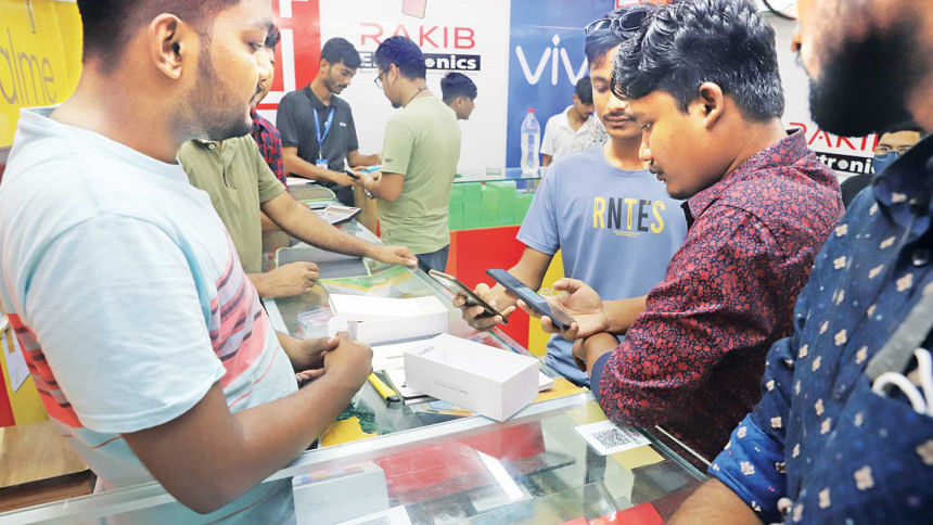 Mobile makers in trouble as sales plummet mobile phone sales plummet