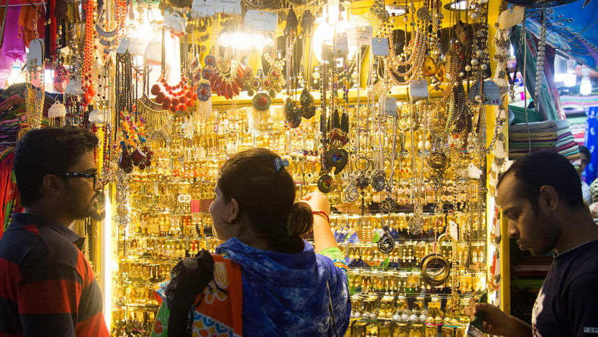 Guide to street shopping in Dhaka Guide to street shopping in Dhaka