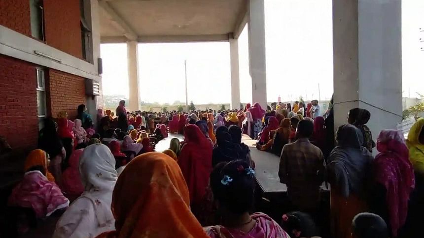 1,000 workers of Dhamrai garment factory protest indefinite closure Dhamrai garment factory protest