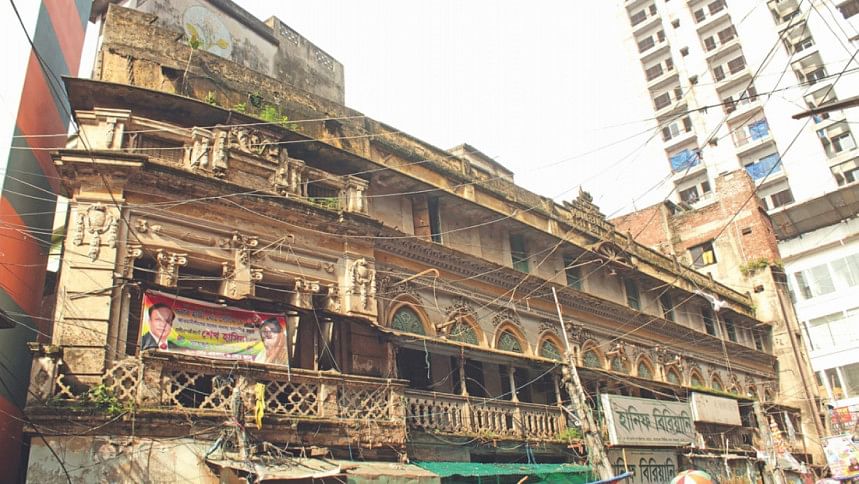 Puran Dhaka's Jahaj Bari before being demolished. Jahaj Bari in Puran Dhaka/Old Dhaka before demolition