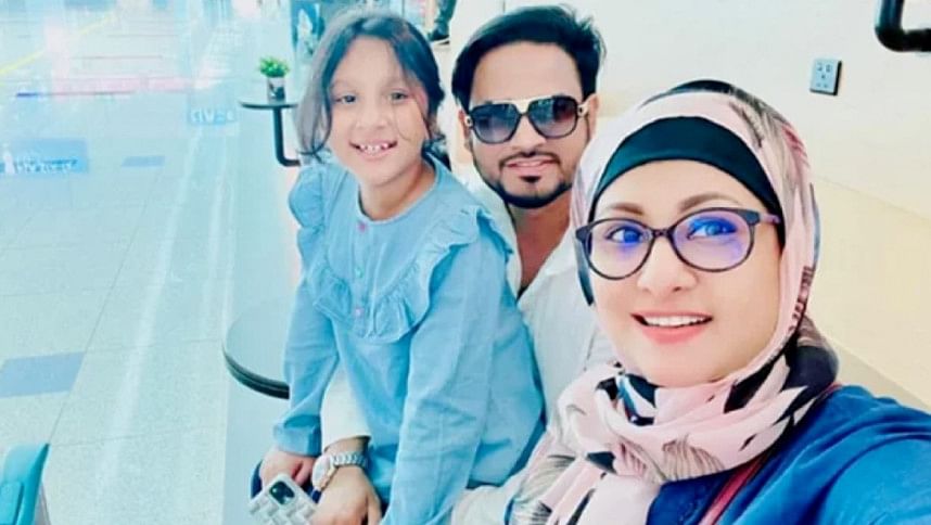 Purnima performs Umrah with husband | The Daily Star